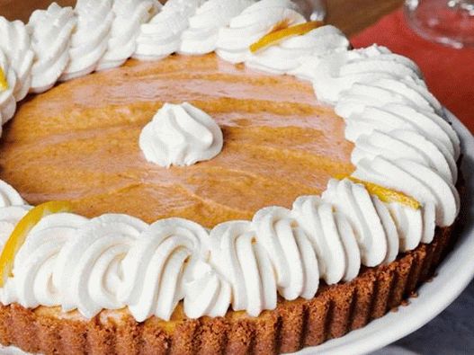 Torta com mousse de abóbora e banana