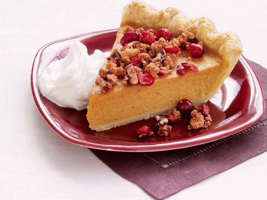 Uma simples tarte de abóbora com shtrezelom de amora