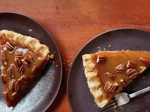 Torta de abóbora com caramelo, tâmaras e nozes