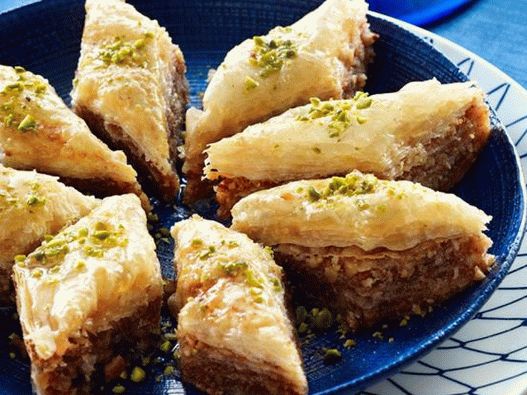 Baklava grego de massa filo com pistache