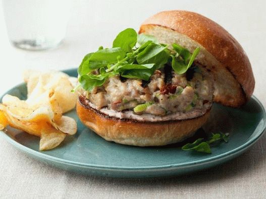 Hambúrgueres com atum e molho aioli de tapenada