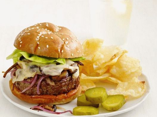 Hambúrgueres suíços com cogumelos