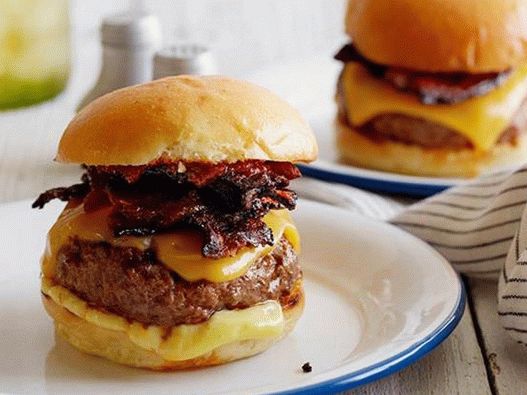 Hambúrguer grelhado caseiro