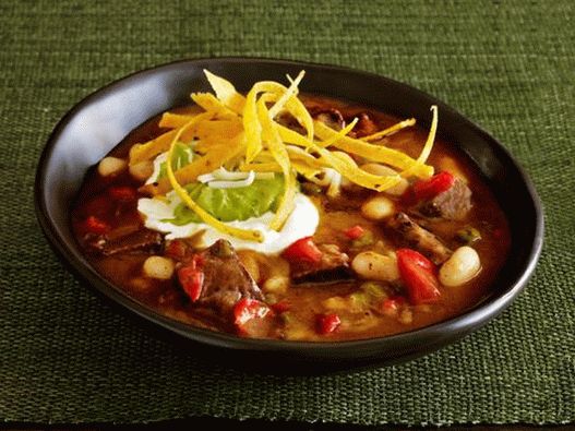 Fotografia de pratos - sopa de pimentão com fajitas de carne