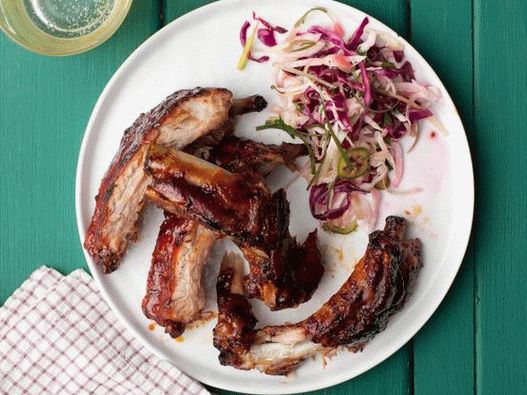 Costelinha de porco no forno com molho barbecue de café