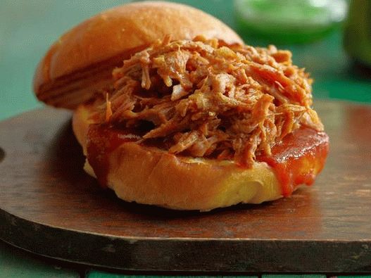Carne de porco rasgada