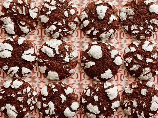 Pratos fotográficos - biscoitos de chocolate com rachaduras