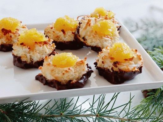 Foto do prato - macaroons de coco com abacaxi e cobertura de chocolate