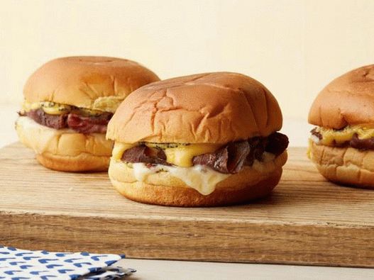 Sanduíches de carne quente
