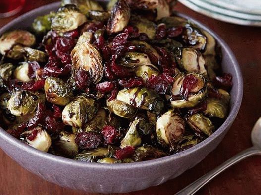 Couve de Bruxelas com vinagre balsâmico e cranberries