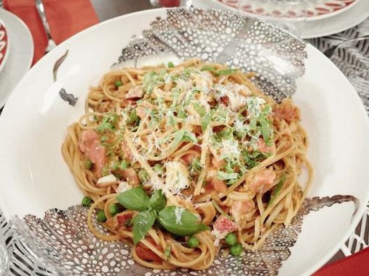Pasta de linguine cremosa com lagosta