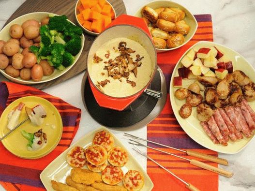 Foto do prato - fondue de queijo com alho e cogumelos