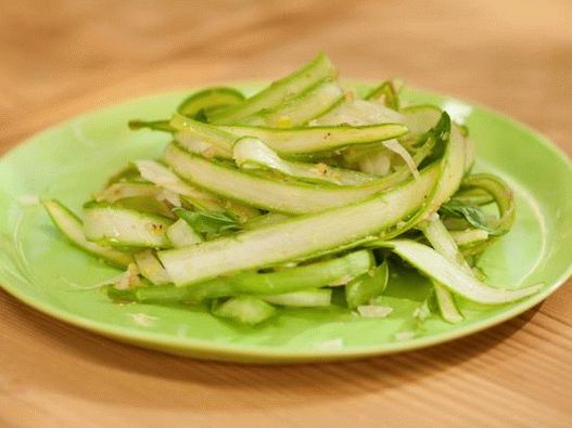 Foto do prato - Salada de espargos e erva-doce aplainada
