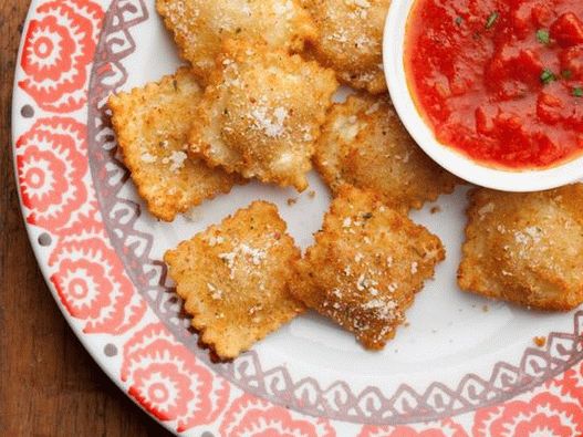 Ravioli com molho