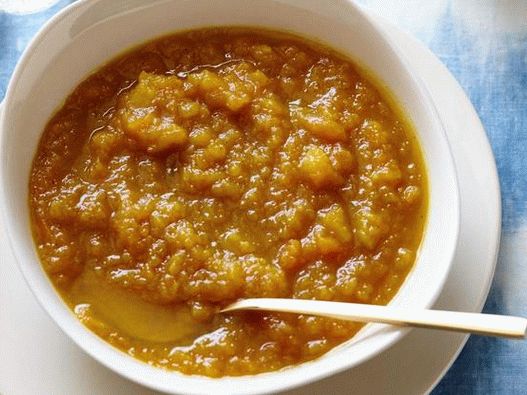 Sopa de abóbora com maçã e curry