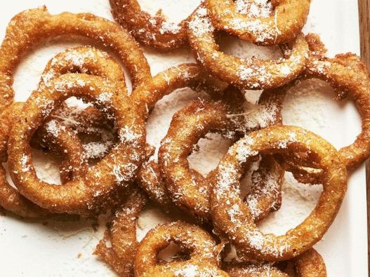 Foto anéis de cebola com queijo em massa