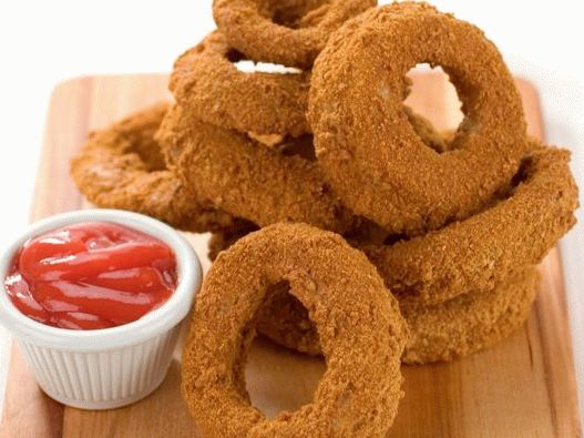 Foto anéis de cebola no forno à milanesa