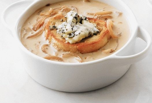 Sopa de creme de cebola com cebola caramelizada
