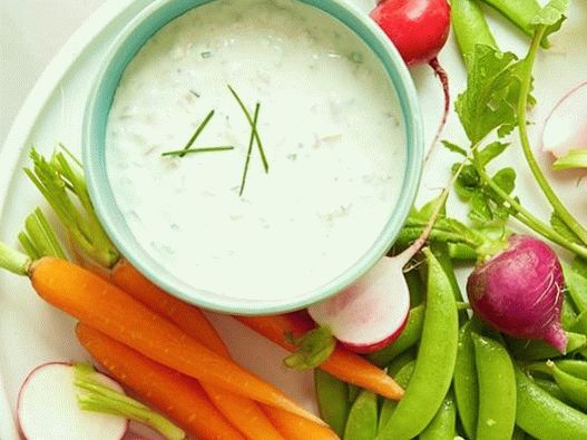 Molho de iogurte com cebola e foto