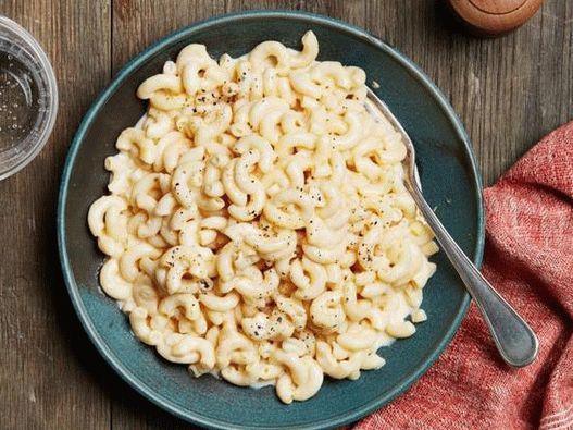 Foto de Mac e queijo com 5 ingredientes em uma panela lenta