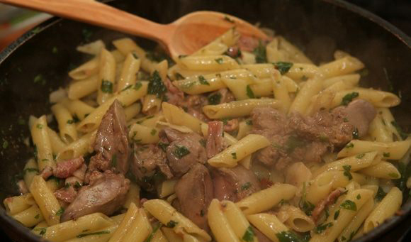 Macarrão com fígado