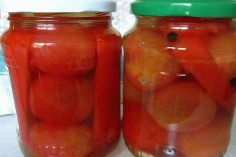 Tomates descascados em conserva