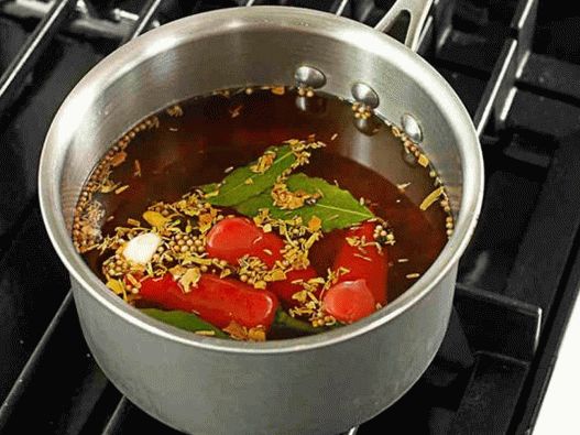 Faça um pickle para decapagem de legumes com base em vinagre
