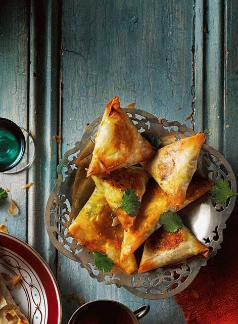 Foto de briouats marroquinos recheados de carne