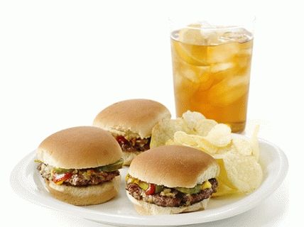 Foto Mini hambúrgueres com picles