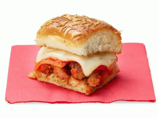 Foto mini-sanduíches com carne picada e calabresa