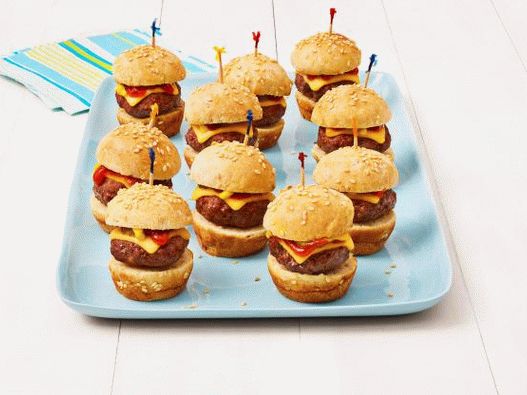 Foto Mini hambúrgueres para um buffet