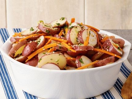 Foto cenoura - salada de batata com sementes de gergelim