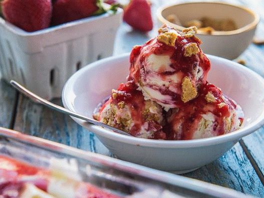Foto Sorvete com cheesecake de morango sem sorvete