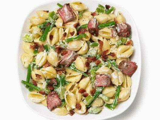 Foto Salada de carne com macarrão, pimentão e feijão verde