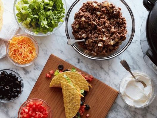 Recheio de fotos para tacos de carne moída cozidos em panela lenta