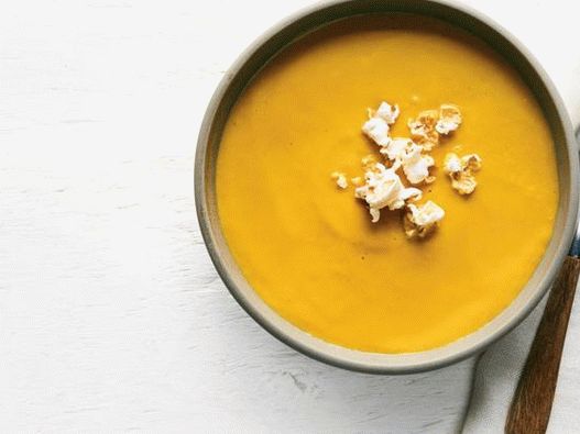 Foto do prato - sopa de abóbora com curry e pipoca