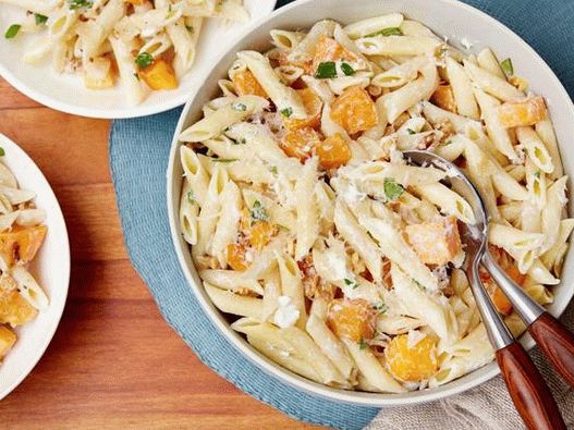 Foto do prato - macarrão penne com noz-moscada e queijo de cabra