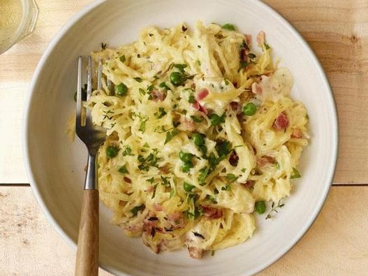 Foto do prato - espaguete de abóbora com molho Alfredo com pancetta e ervilhas