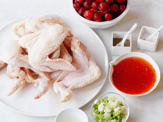 Ingredientes da receita - asas de frango com cobertura de cranberry assadas