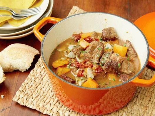 Ensopado de carne e abóbora noz-moscada