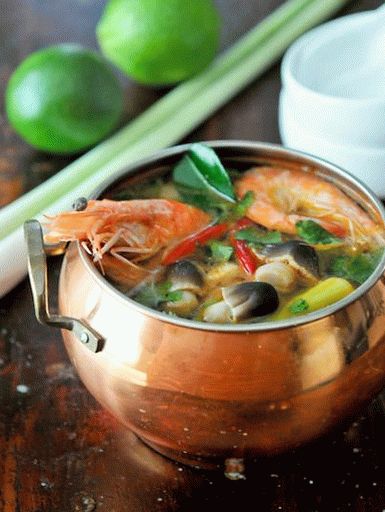 Sopa de camarão tailandesa azeda picante