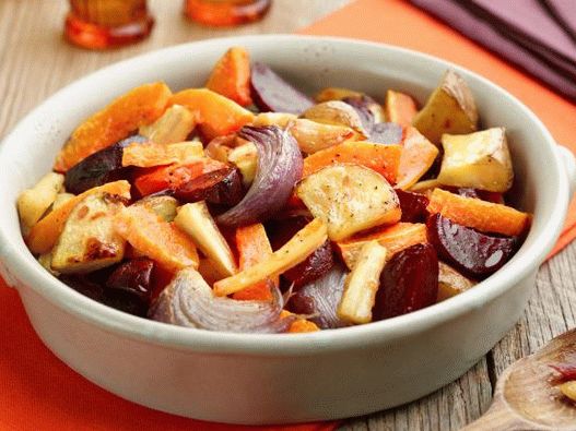 Foto legumes assados   no forno