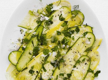 Foto carpaccio de abobrinha e abobrinha amarela