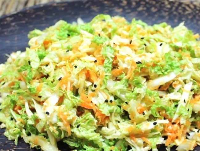Salada de legumes com sementes de cominho