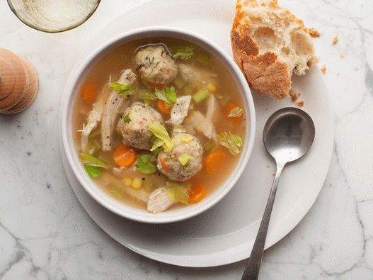 Foto sopa de legumes com peru e bolinhos