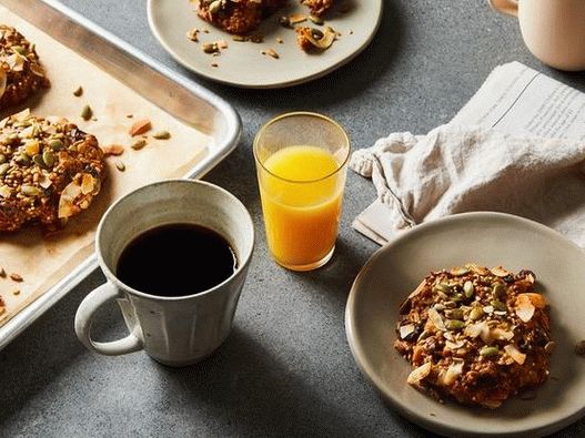 Foto de biscoitos de aveia com manteiga marrom
