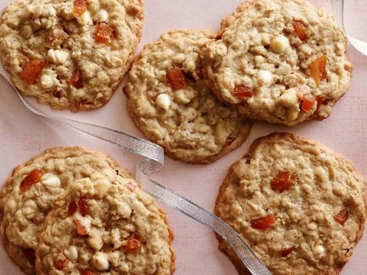 Foto biscoitos de aveia com damascos secos e chocolate branco
