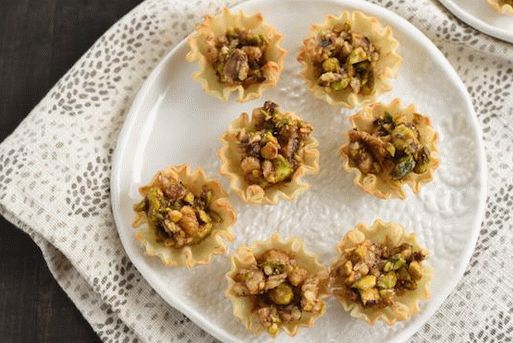 Foto de Baklava em forma de cestas