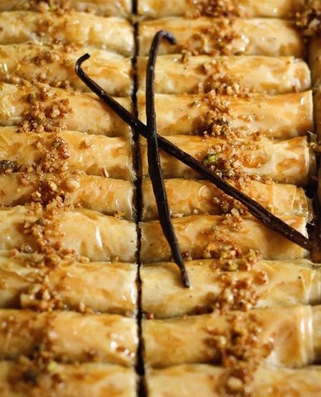 Foto de Baklava em forma de rolos