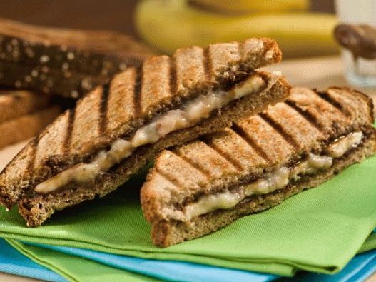Foto de panini de banana com nutella